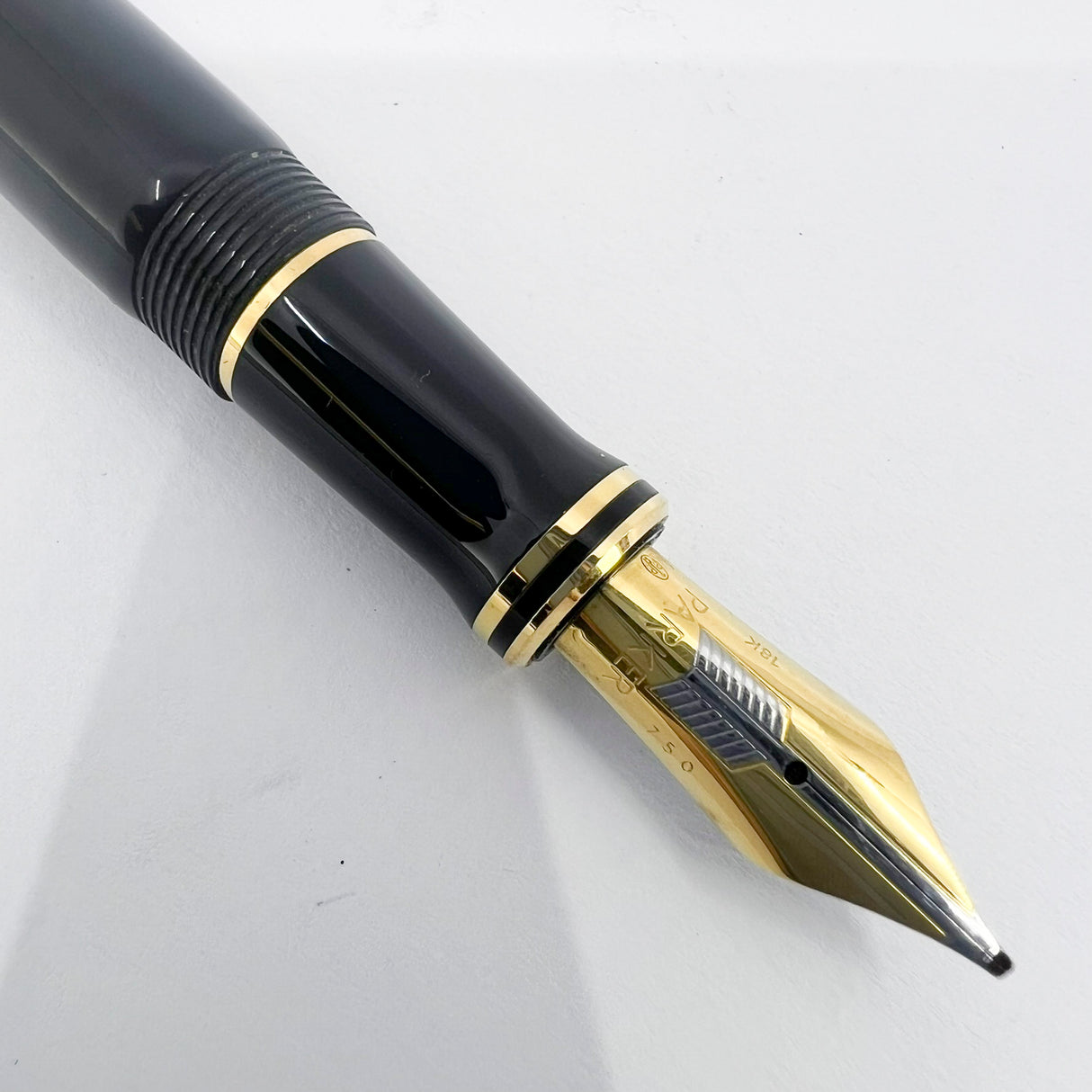 Parker Duofold Centennial (Largest) Black Fountain Pen - Broad Oblique #91 18kt Gold Nib (Circa 1989)