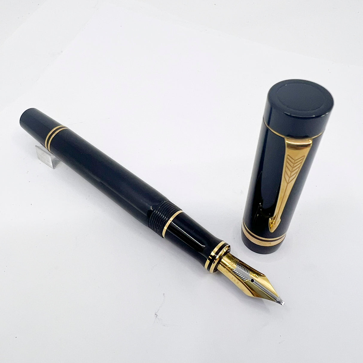 Parker Duofold Centennial (Largest) Black Fountain Pen - Broad Oblique #91 18kt Gold Nib (Circa 1989)
