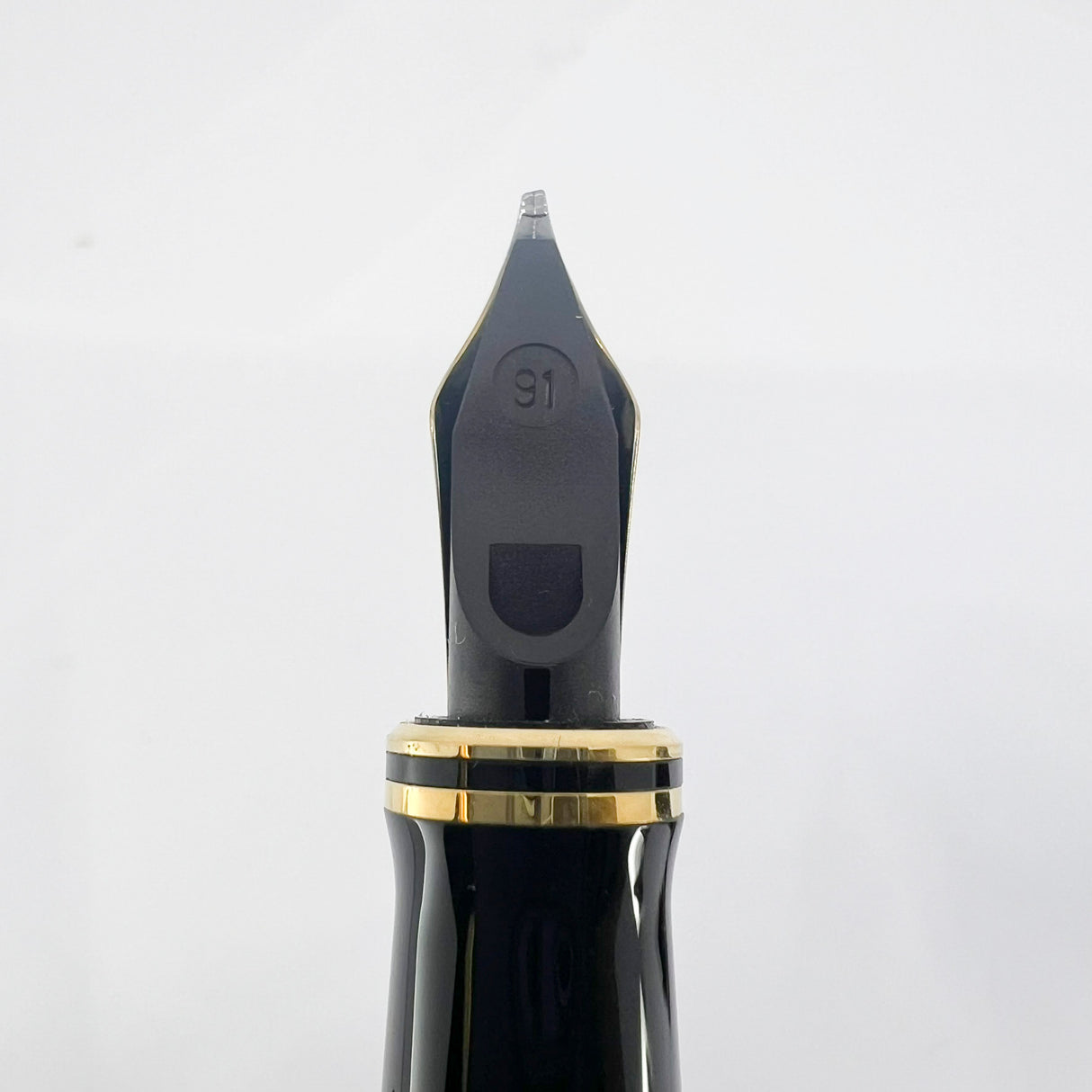 Parker Duofold Centennial (Largest) Black Fountain Pen - Broad Oblique #91 18kt Gold Nib (Circa 1989)