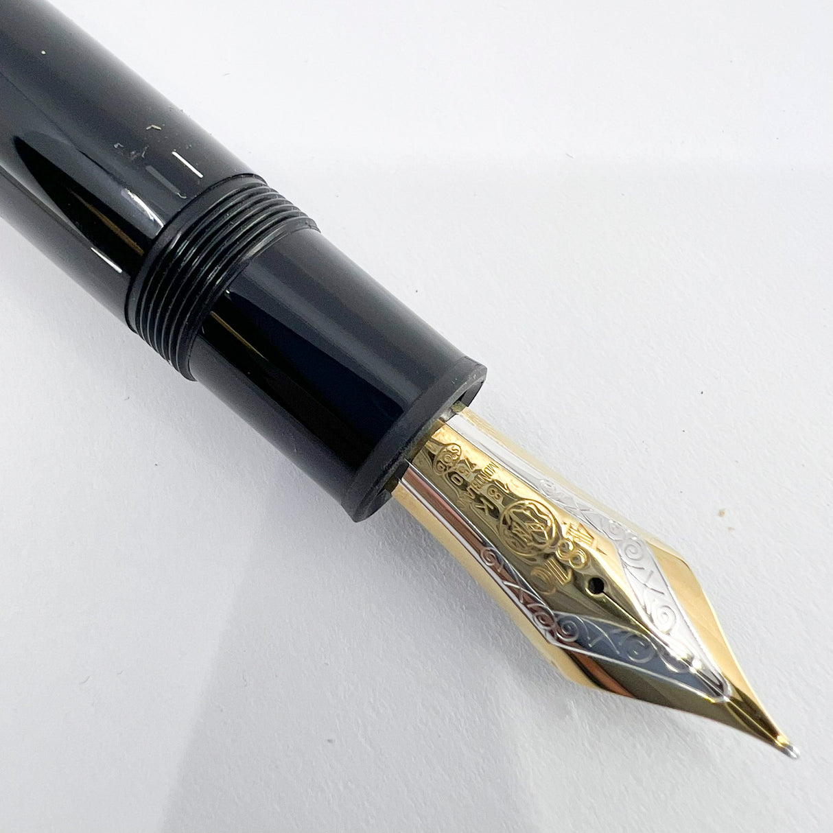 Montblanc Meisterstuck #149 Fountain Pen - Largest Of The Meisterstucks - Medium 18kt Gold Nib - MINT!