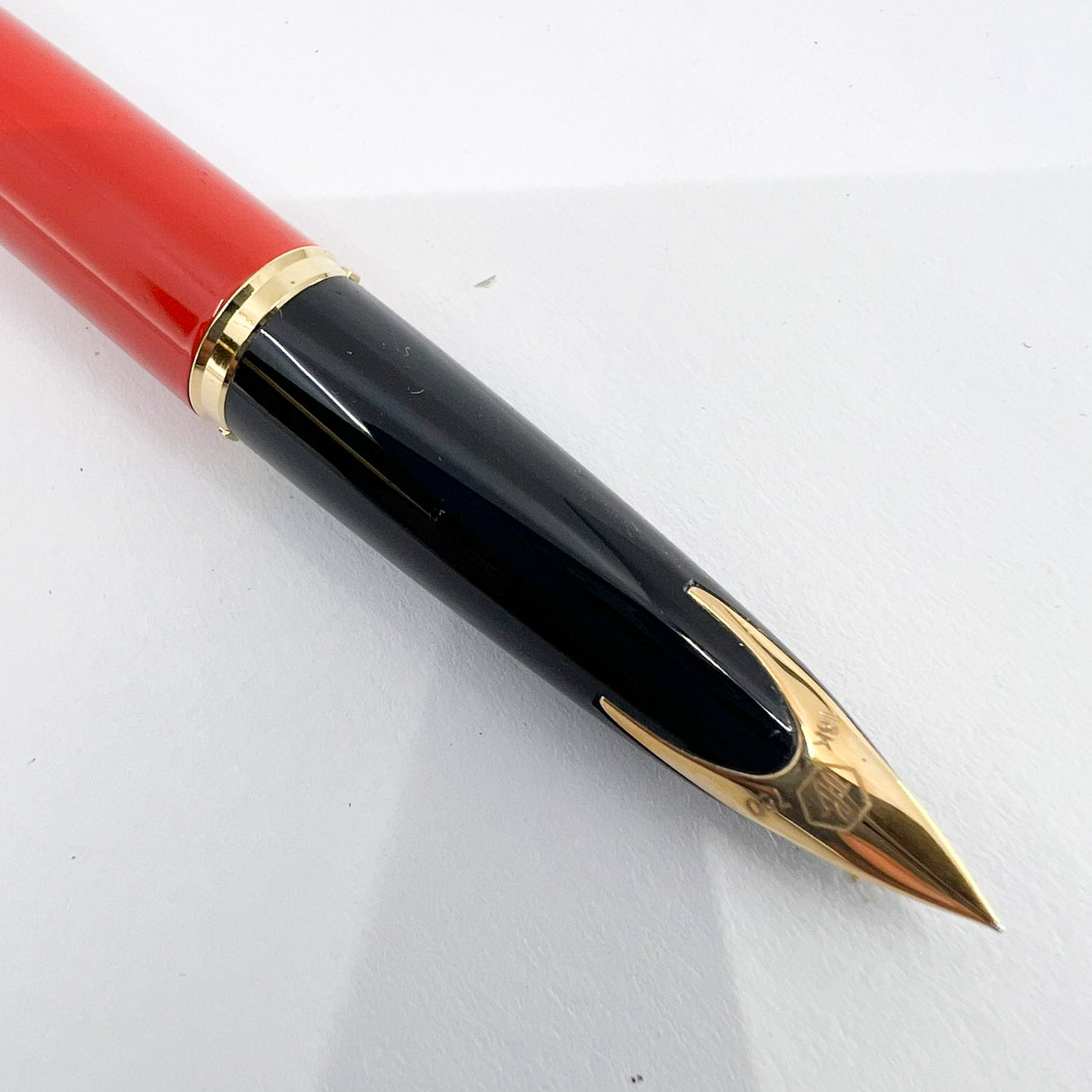 Waterman Carene Orange Coral Lacquer Fountain Pen - Extra Fine 18kt Gold Nib