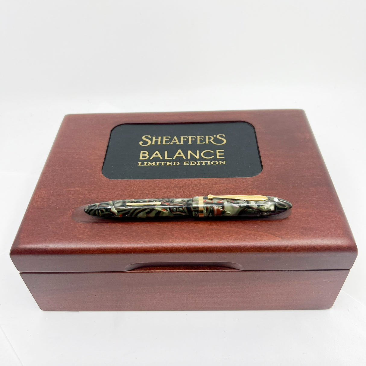 Sheaffer Balance Limited Edition Fountain Pen - Medium 18kt Gold Nib