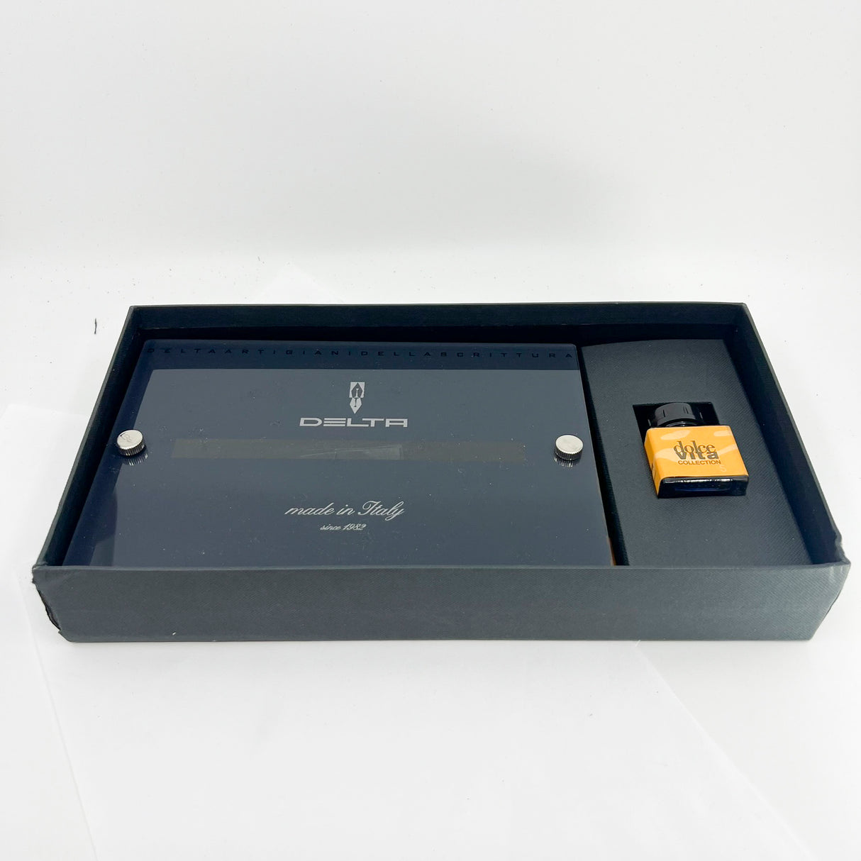 Delta DolceVita Mid-size, Piston Fill .925 Sterling Silver Trim Fountain Pen - Medium 14kt Gold Nib