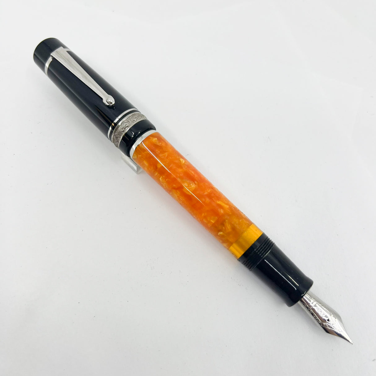 Delta DolceVita Mid-size, Piston Fill .925 Sterling Silver Trim Fountain Pen - Medium 14kt Gold Nib