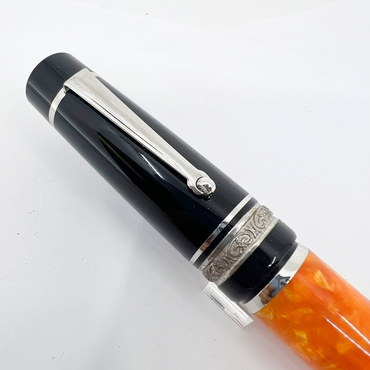 Delta DolceVita Mid-size, Piston Fill .925 Sterling Silver Trim Fountain Pen - Medium 14kt Gold Nib