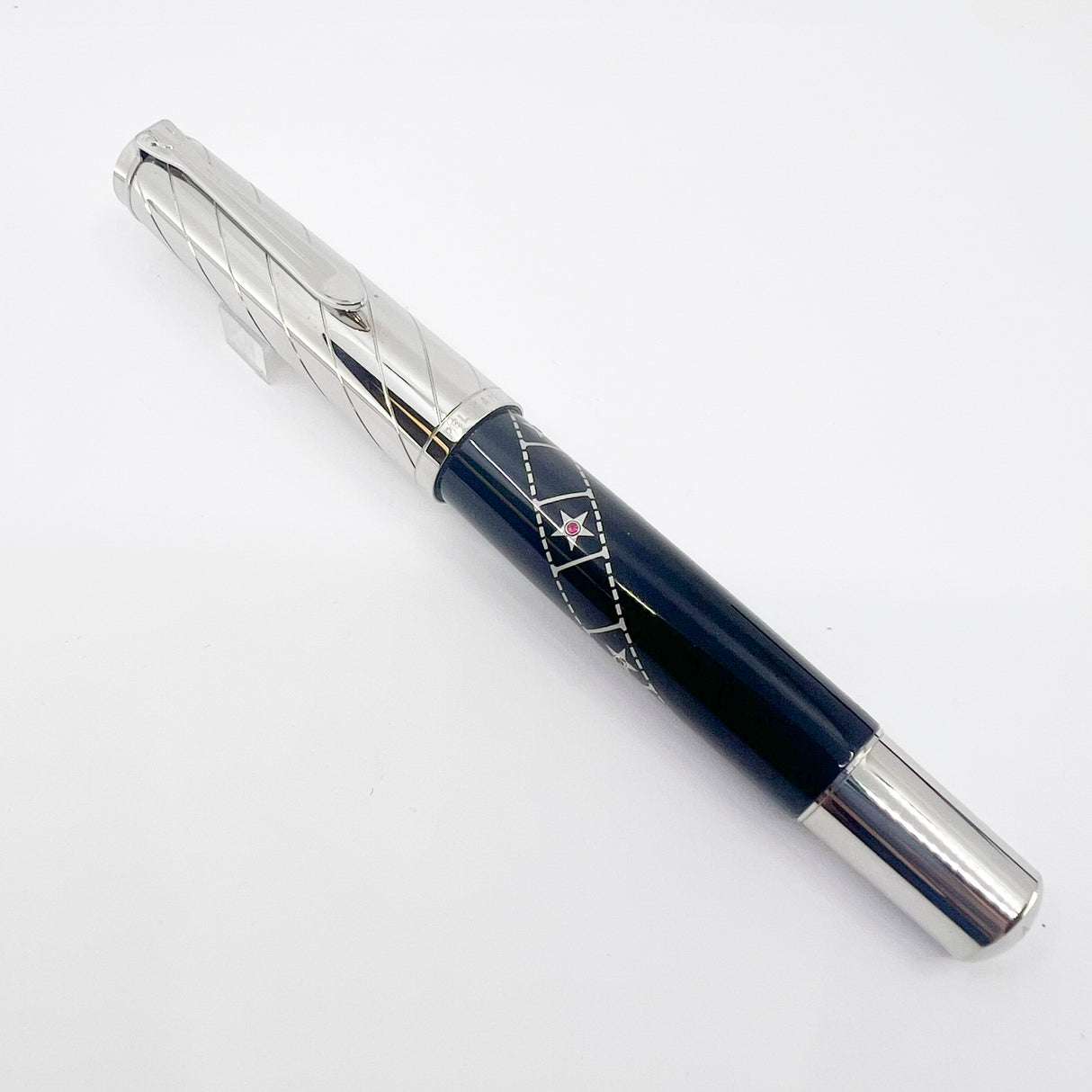 Pelikan Souveran M1005 Silver Screen Limited Edition Fountain Pen - Medium 18kt Gold Nib