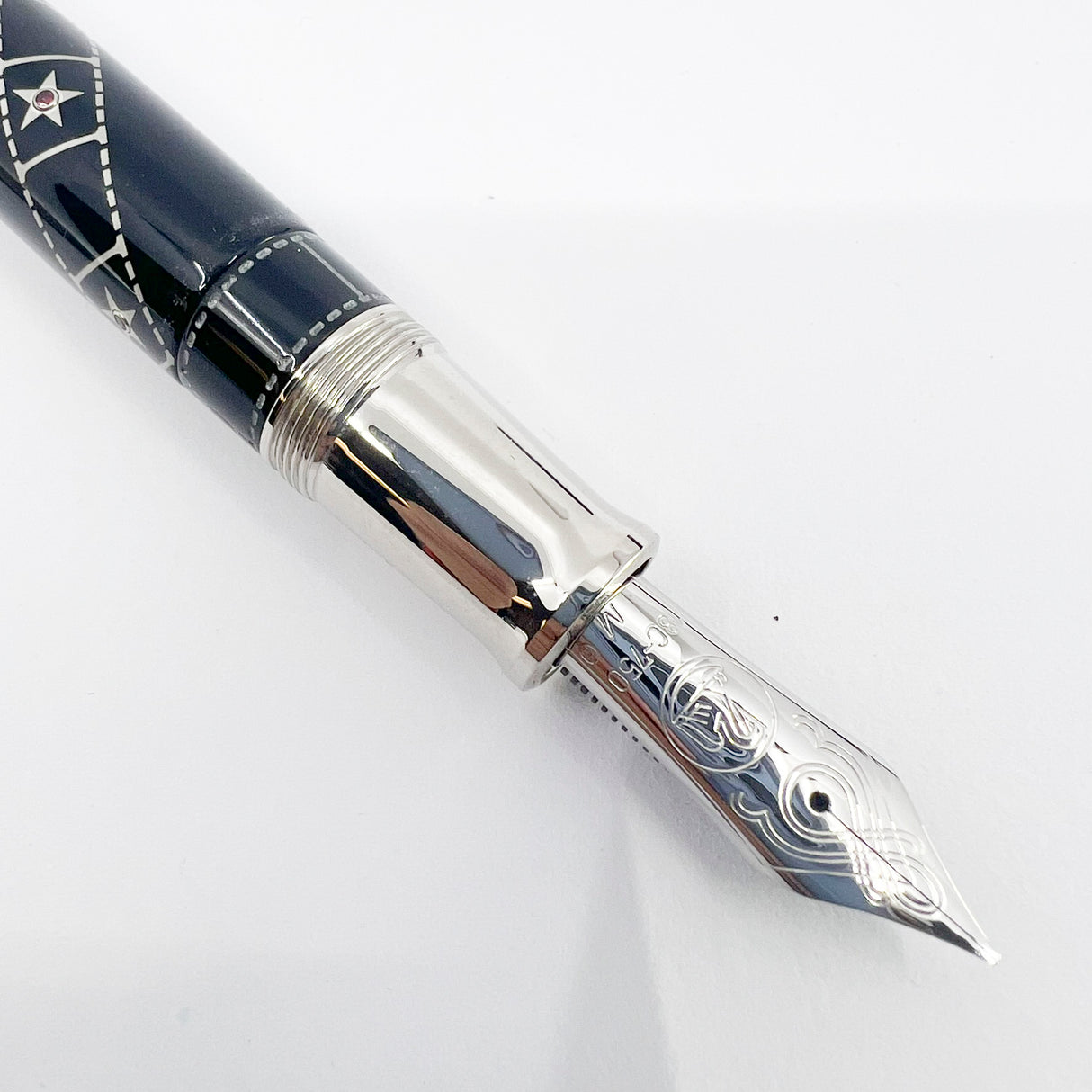 Pelikan Souveran M1005 Silver Screen Limited Edition Fountain Pen - Medium 18kt Gold Nib