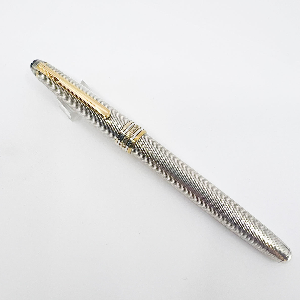 Montblanc Meisterstück Solitaire Barleycorn Sterling Silver #144 Fountain Pen - Fine 14kt Gold Nib