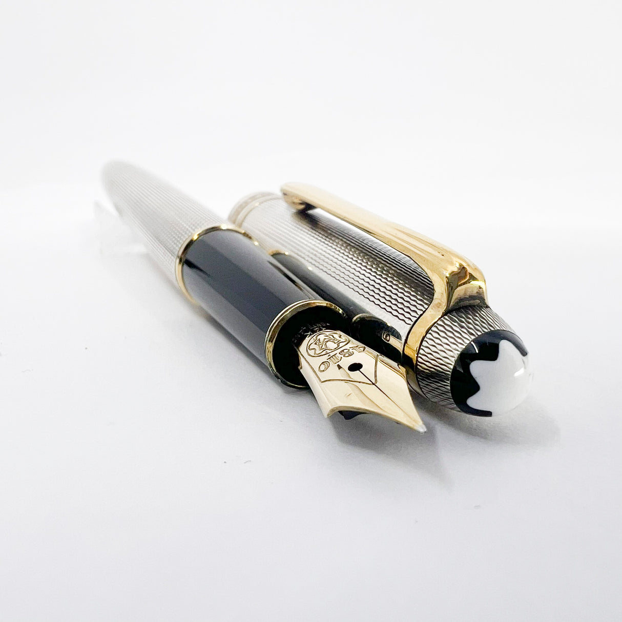 Montblanc Meisterstück Solitaire Barleycorn Sterling Silver #144 Fountain Pen - Fine 14kt Gold Nib