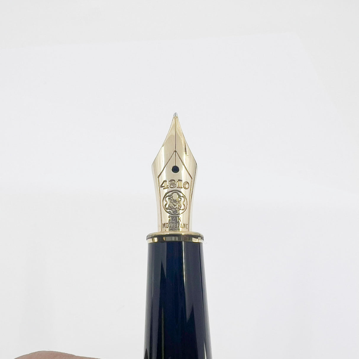 Montblanc Meisterstück Solitaire Barleycorn Sterling Silver #144 Fountain Pen - Fine 14kt Gold Nib