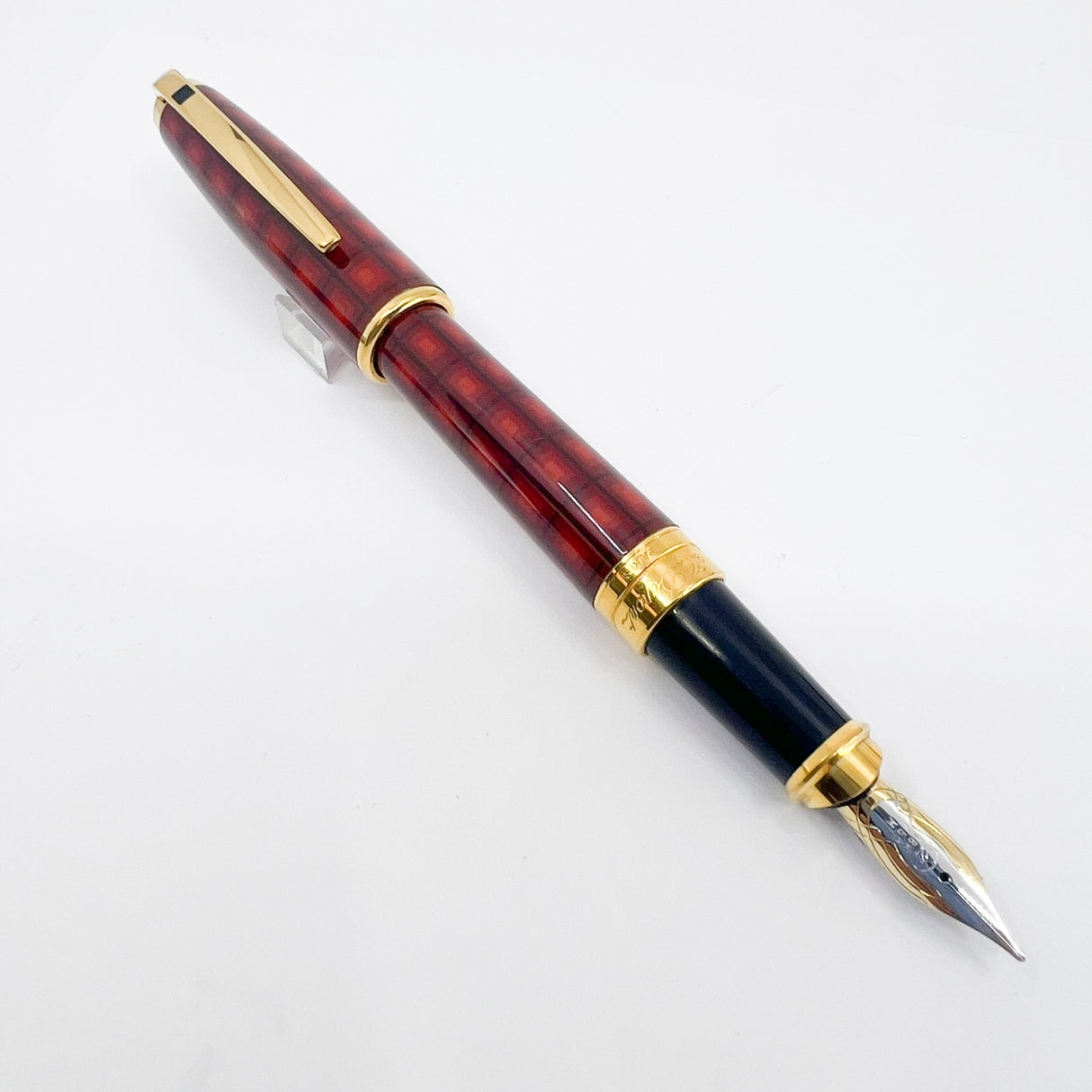 S.T. DuPont Orpheo Vertigo Laque de Chine Fountain Pen - Medium 18kt Gold Nib