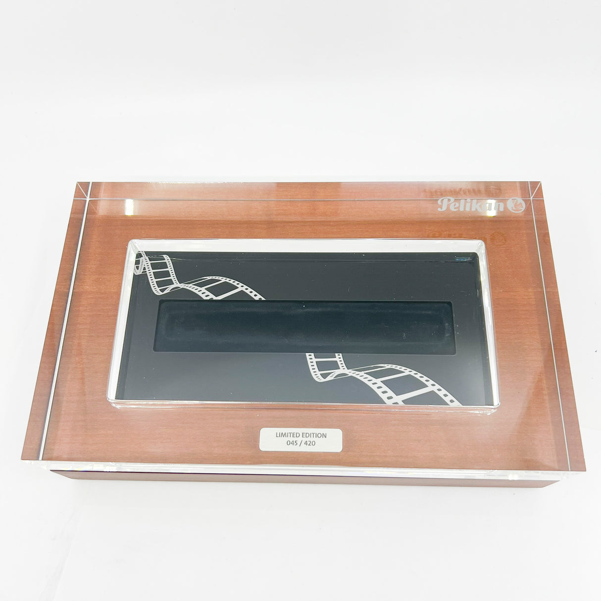 Pelikan Souveran M1005 Silver Screen Limited Edition Fountain Pen - Medium 18kt Gold Nib