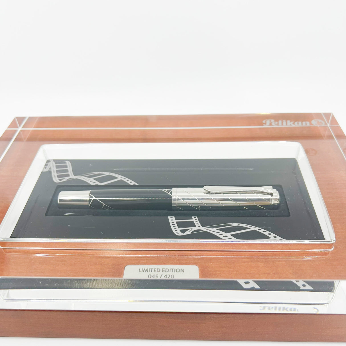 Pelikan Souveran M1005 Silver Screen Limited Edition Fountain Pen - Medium 18kt Gold Nib