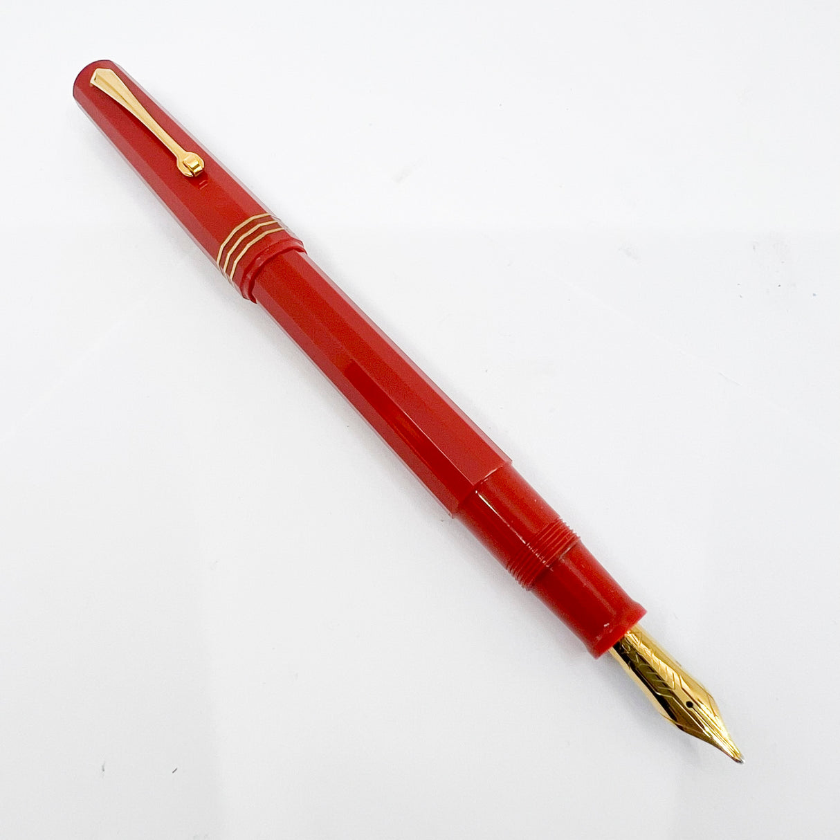 OMAS for Armando Simoni Club/1990's - Milord Paragon Coral Fountain Pen - Oblique Broad* 18kt Gold Nib