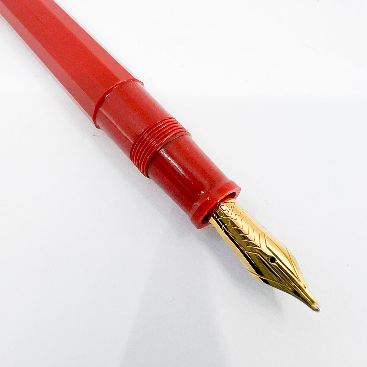 OMAS for Armando Simoni Club/1990's - Milord Paragon Coral Fountain Pen - Oblique Broad* 18kt Gold Nib