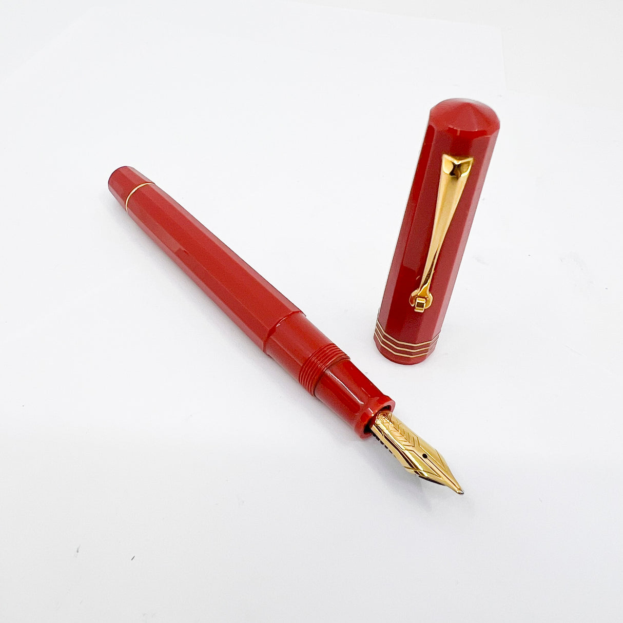 OMAS for Armando Simoni Club/1990's - Milord Paragon Coral Fountain Pen - Oblique Broad* 18kt Gold Nib
