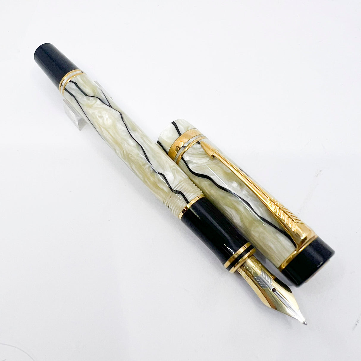 Parker Duofold International (Standard Size) Pearl & Black Fountain Pen - Medium 18kt Gold Nib