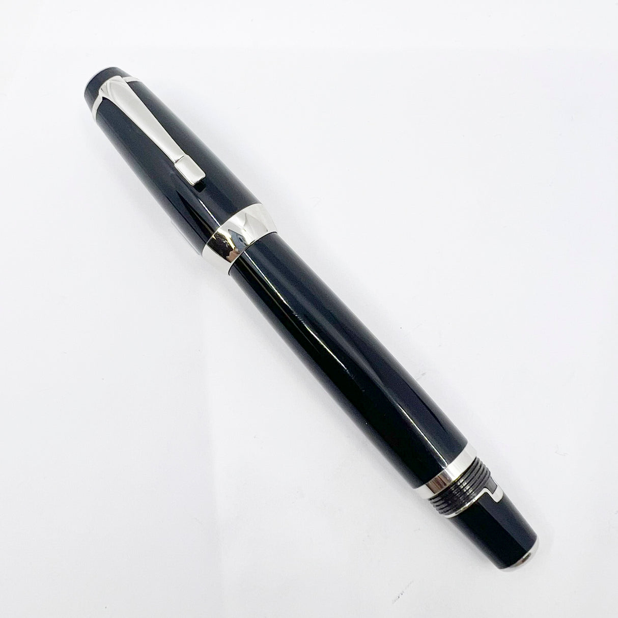 Montblanc Extra Large Boheme Retractable Fountain Pen - Stoneless Model - RARE - Made for a Short Period Circa 2002 - Stub-like Broad 18kt Gold Nib