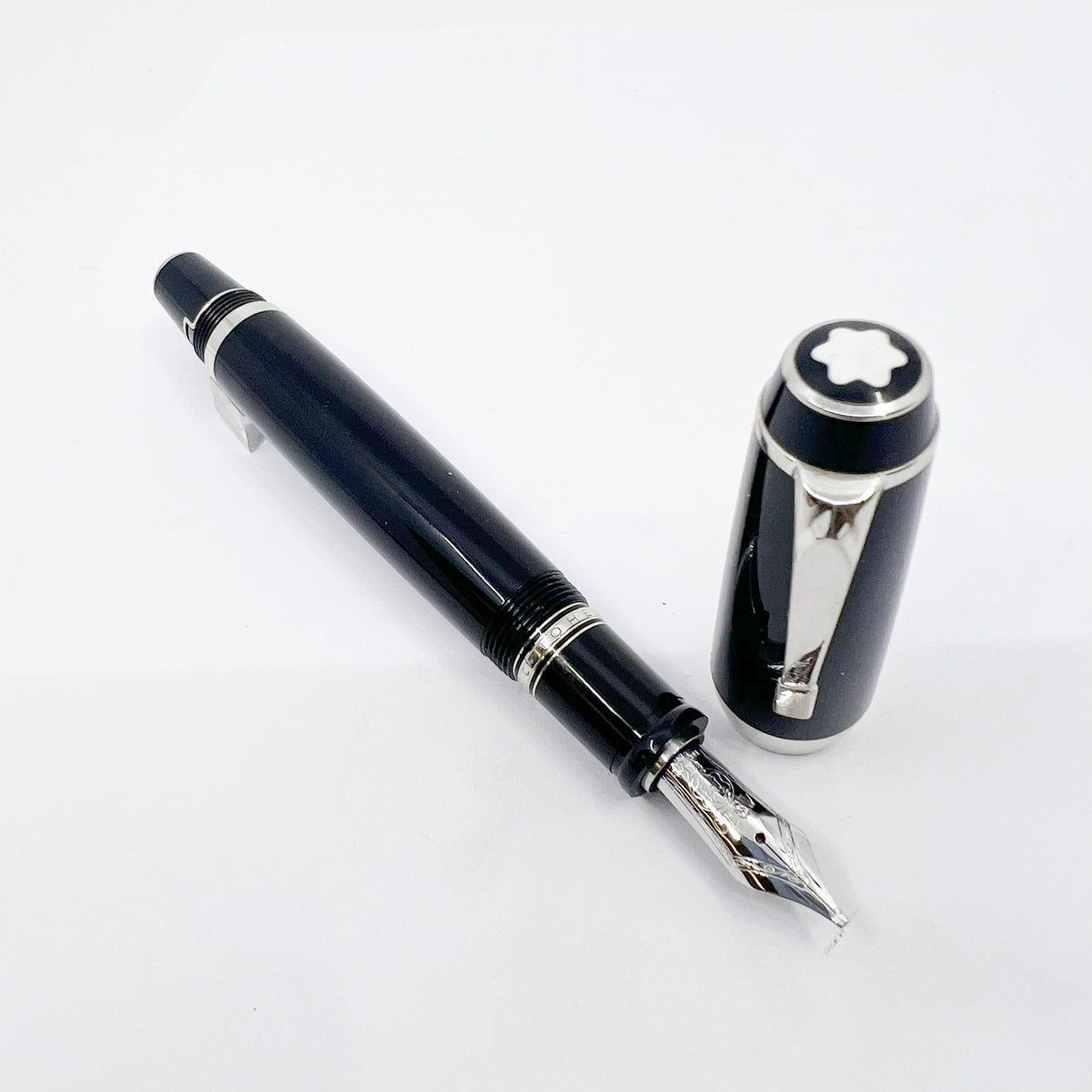 Montblanc Extra Large Boheme Retractable Fountain Pen - Stoneless Model - RARE - Made for a Short Period Circa 2002 - Stub-like Broad 18kt Gold Nib