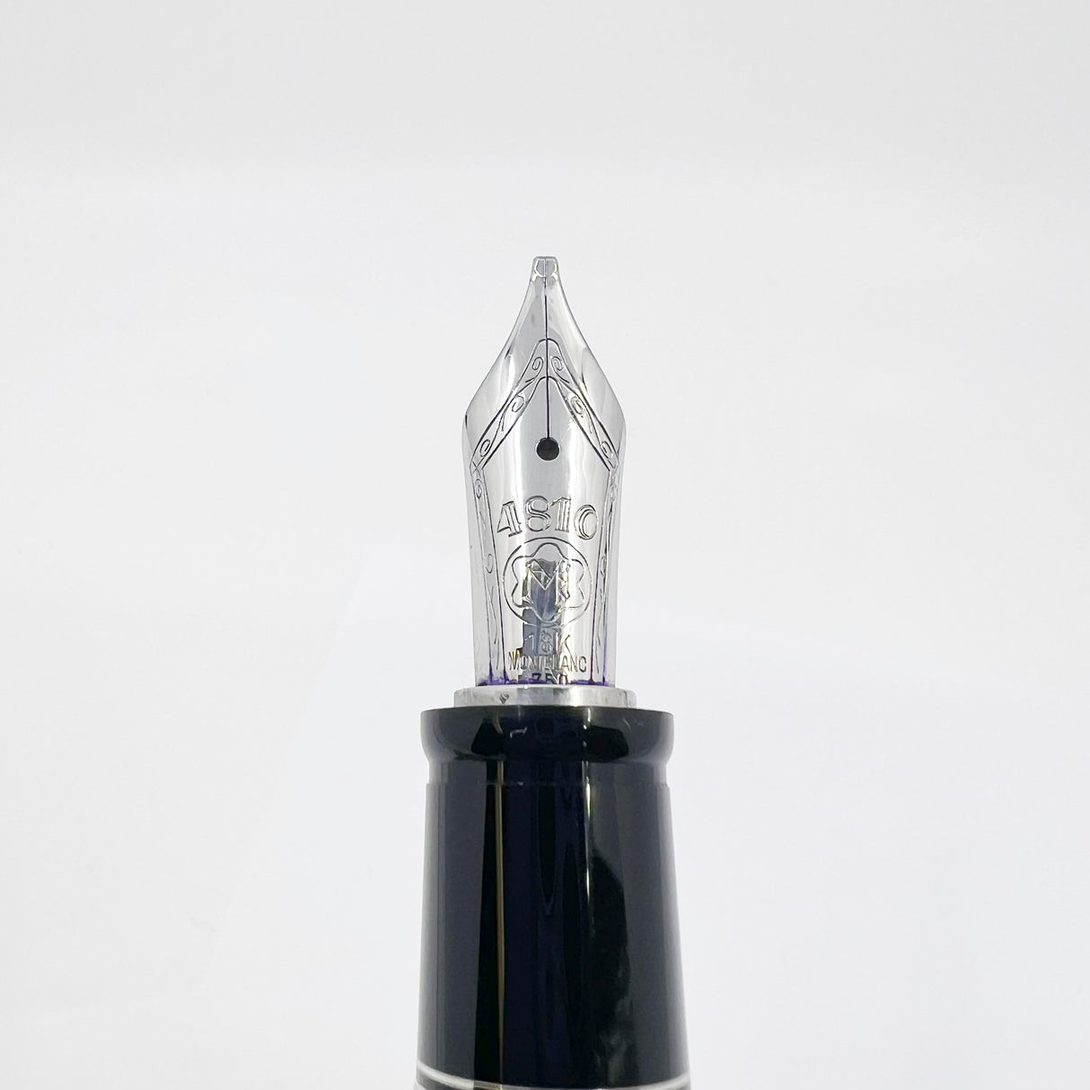 Montblanc Extra Large Boheme Retractable Fountain Pen - Stoneless Model - RARE - Made for a Short Period Circa 2002 - Stub-like Broad 18kt Gold Nib