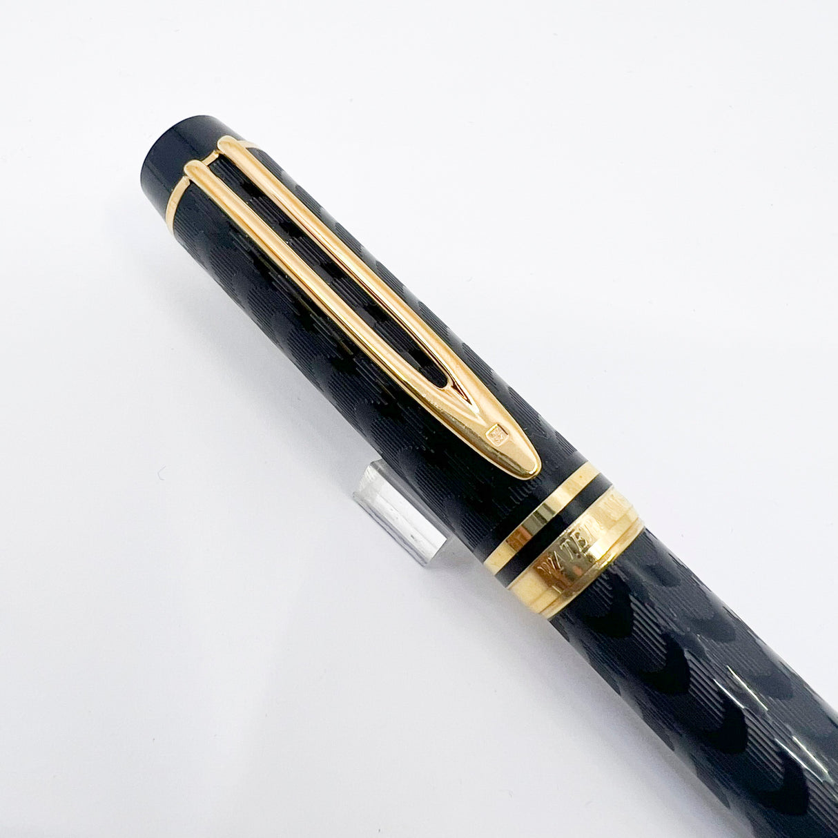 Waterman Man 100 Opera Black Chased Fountain Pen - Medium 18kt Gold Nib
