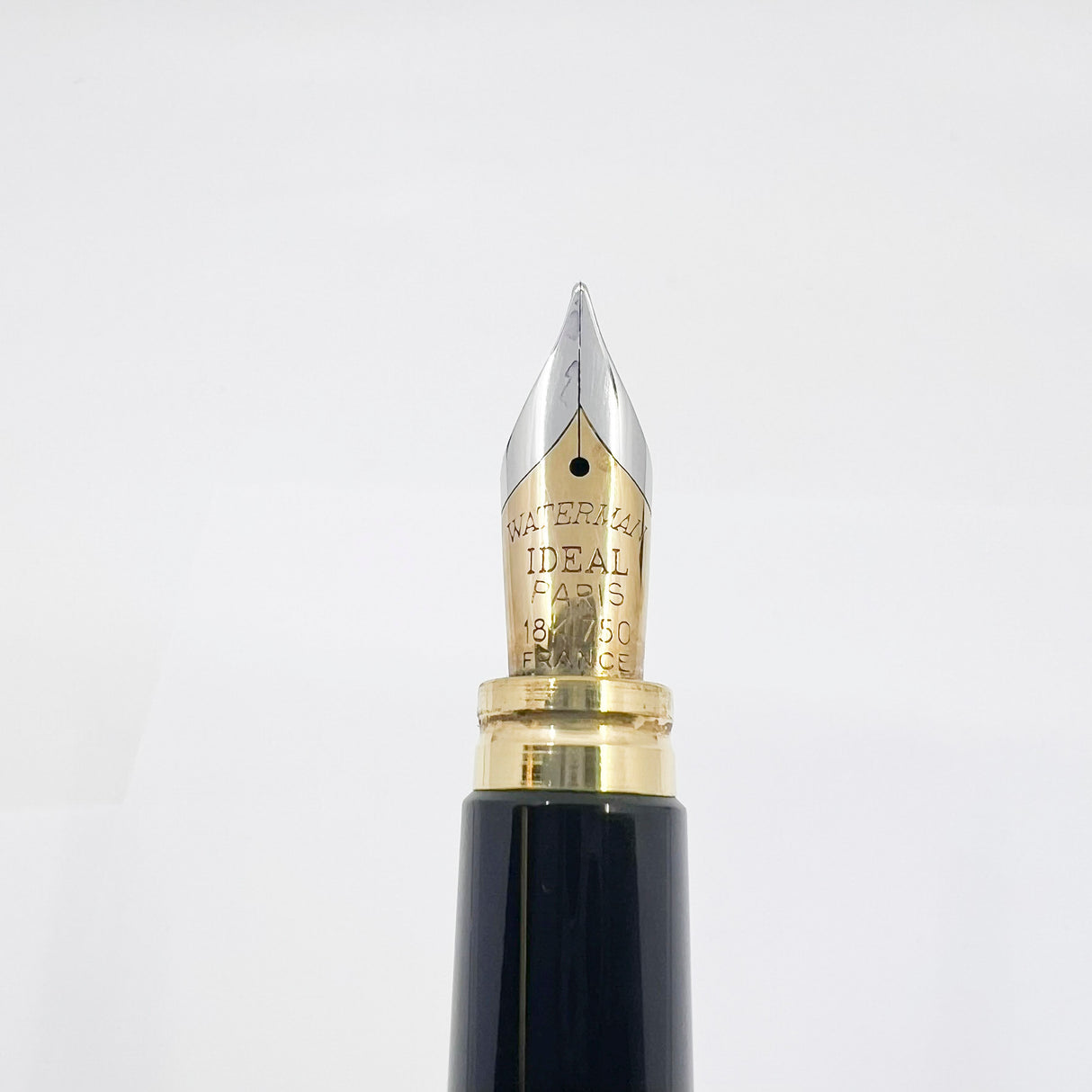 Waterman Man 100 Opera Black Chased Fountain Pen - Medium 18kt Gold Nib