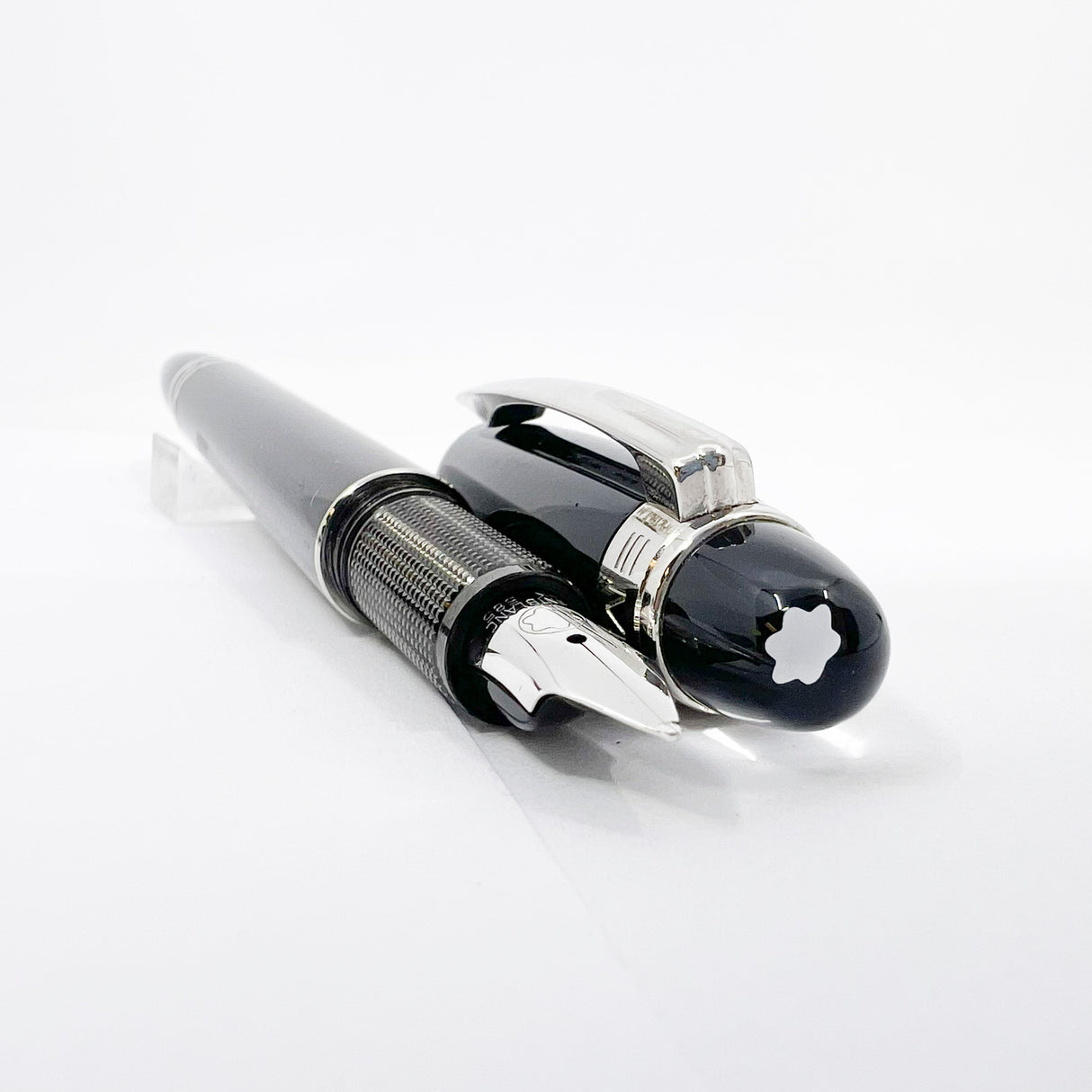 Montblanc Starwalker Black Resin Fountain Pen - Medium 14kt Gold Nib