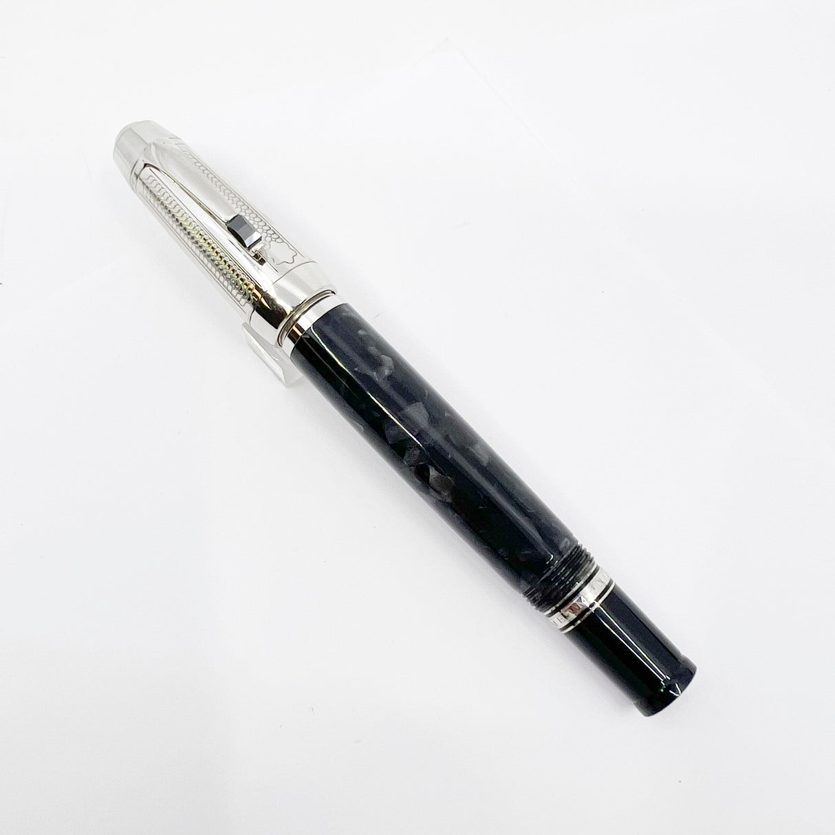 Montblanc Meisterstück Boheme Retractable Nib Soulmakers 100 Years LE 1906 Fountain Pen - Medium 18kt Gold Nib