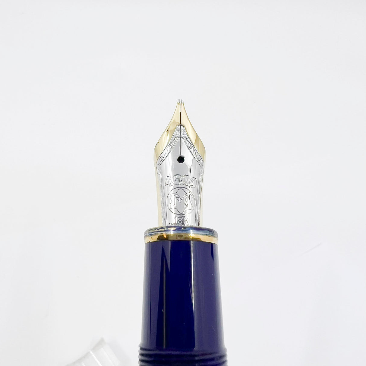 Montblanc Ramses II Special Edition LeGrand #146 Fountain Pen - Medium 18kt Gold Nib