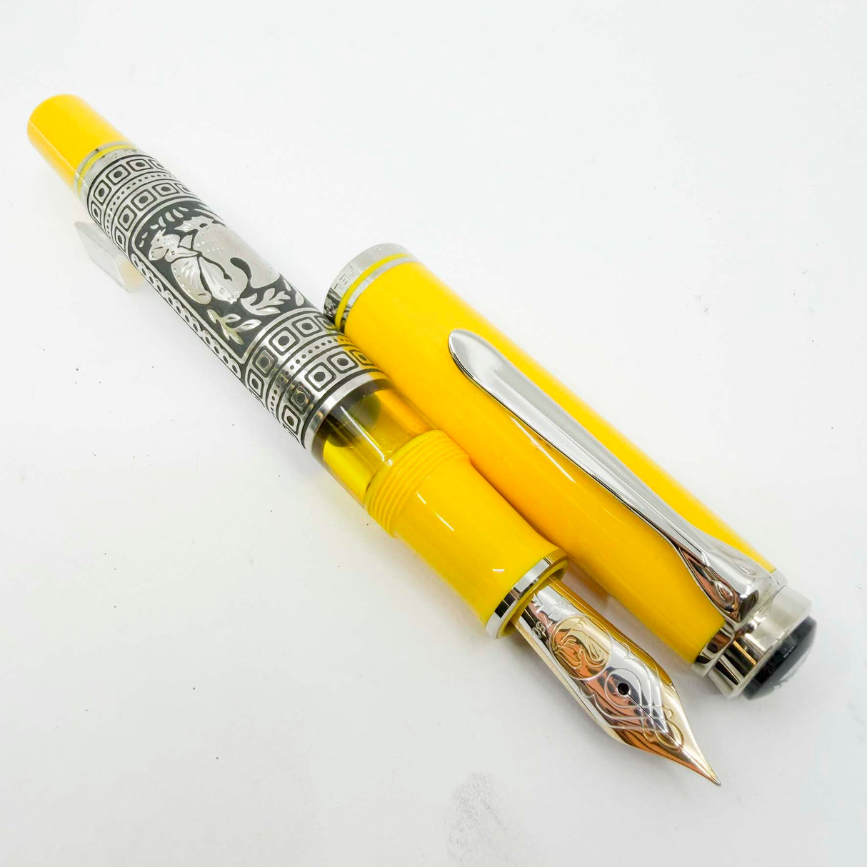 Pelikan M910 Yellow Toledo Sterling Silver Fountain Pen - Fine 18kt Gold Nib