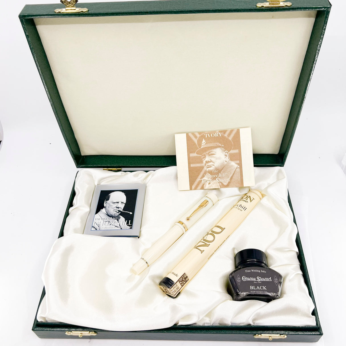 Conway Stewart Churchill Striped Ivory Finish Fountain Pen #172/300 - Broad 18kt Gold Nib