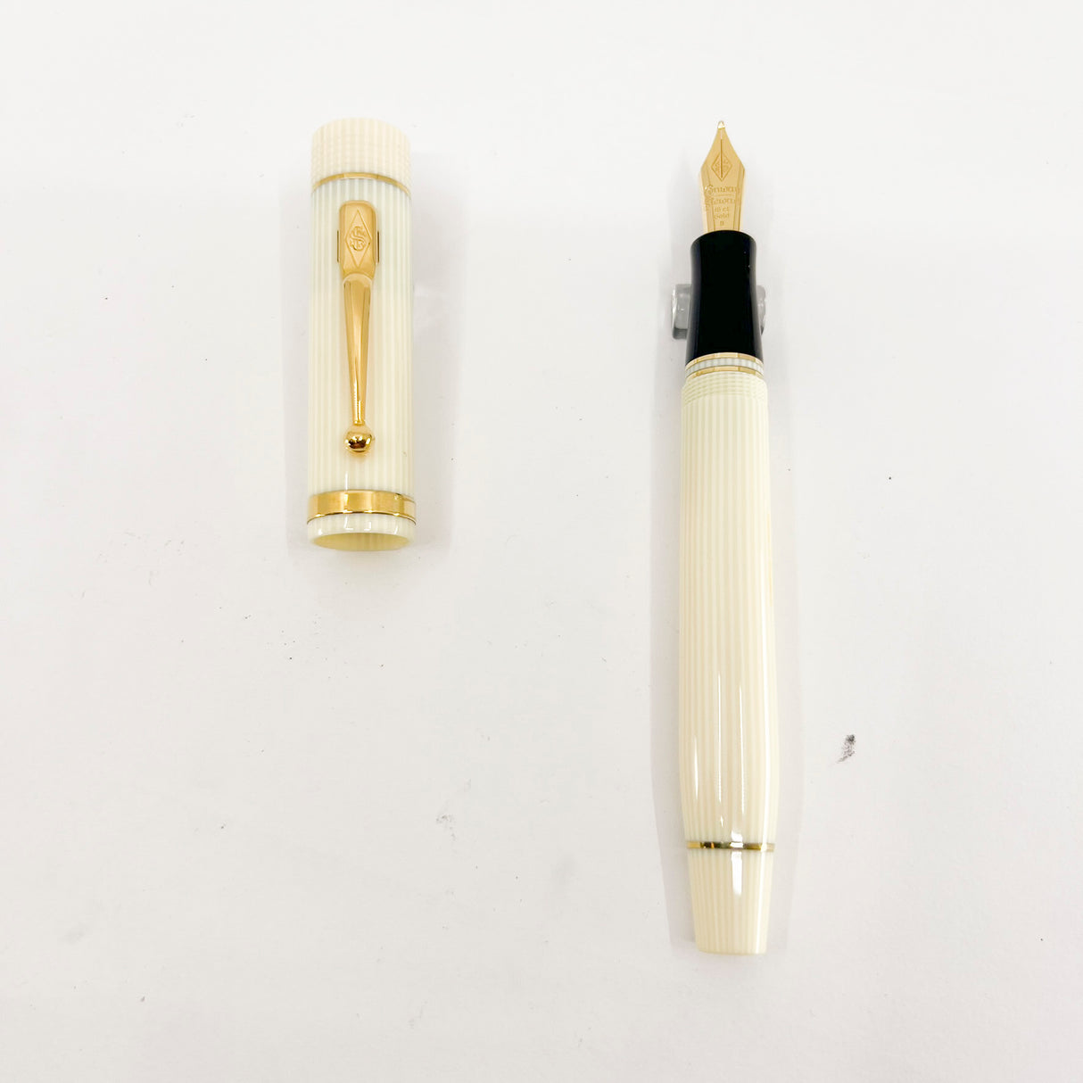 Conway Stewart Churchill Striped Ivory Finish Fountain Pen #172/300 - Broad 18kt Gold Nib