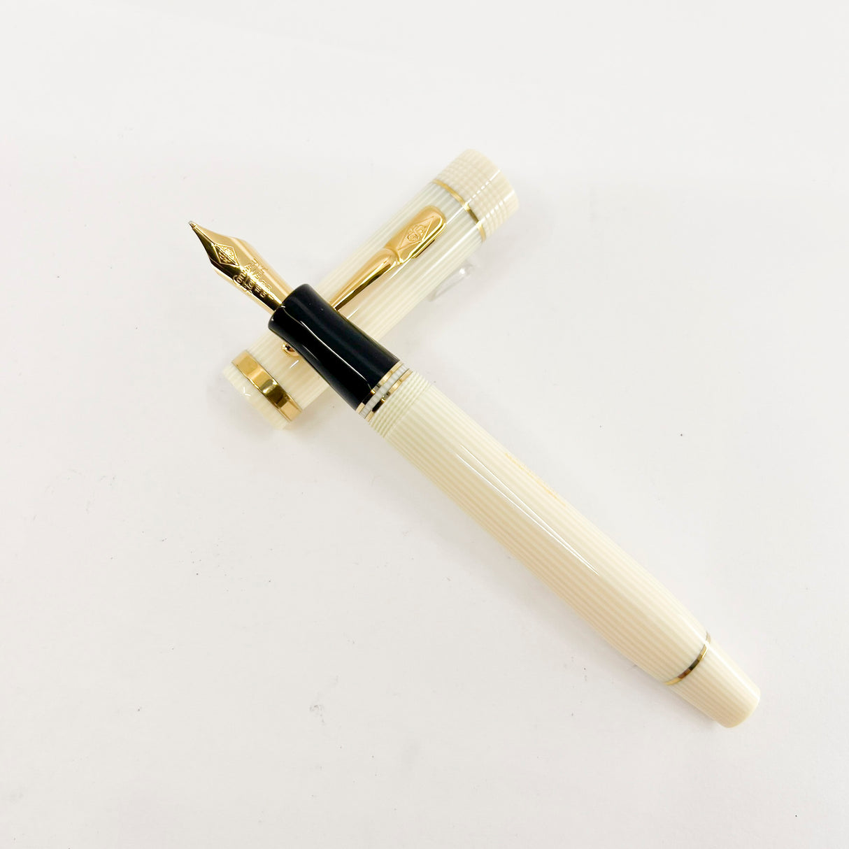 Conway Stewart Churchill Striped Ivory Finish Fountain Pen #172/300 - Broad 18kt Gold Nib