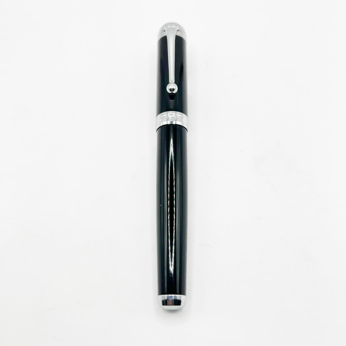 Aurora Black Talentum Fountain Pen - Medium 14 Kt Gold Nib