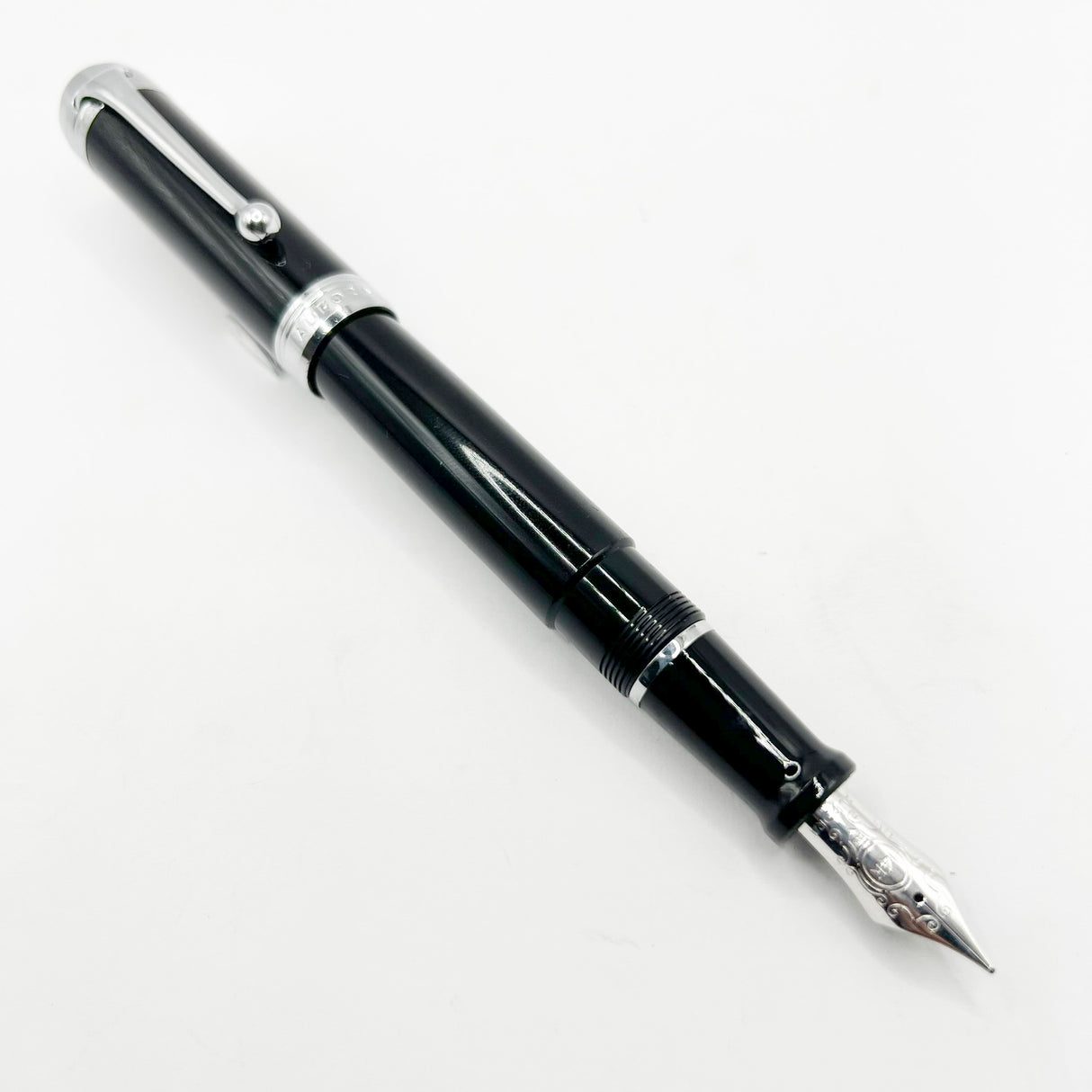 Aurora Black Talentum Fountain Pen - Medium 14 Kt Gold Nib