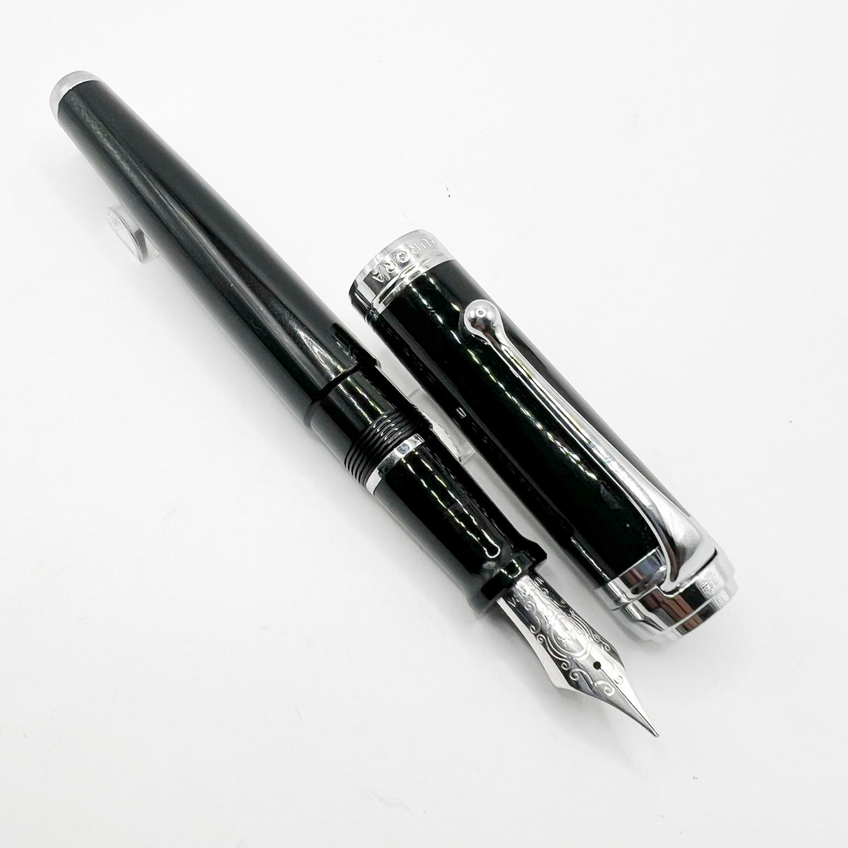 Aurora Black Talentum Fountain Pen - Medium 14 Kt Gold Nib