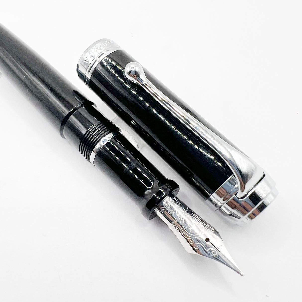 Aurora Black Talentum Fountain Pen - Medium 14 Kt Gold Nib