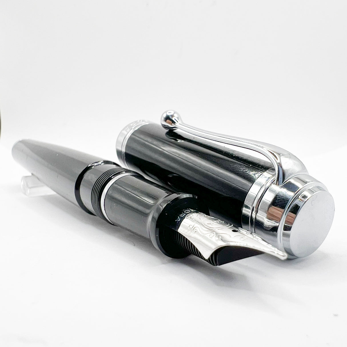 Aurora Black Talentum Fountain Pen - Medium 14 Kt Gold Nib