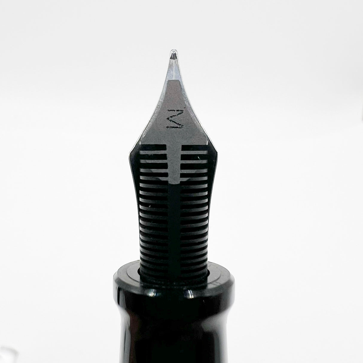 Aurora Black Talentum Fountain Pen - Medium 14 Kt Gold Nib