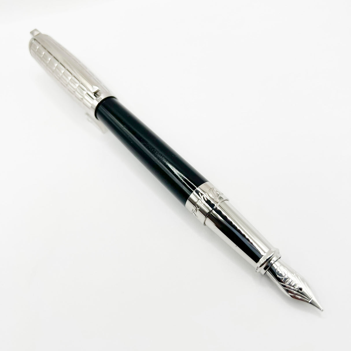 S.T. Dupont Large Line D Elysee Duotone Fountain Pen - Medium 14kt Gold Nib