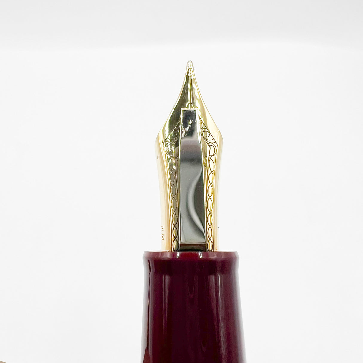 Sailor Maroon Pro Gear Realo Fountain Pen - Medium 21kt Gold EMPEROR Nib !!!!