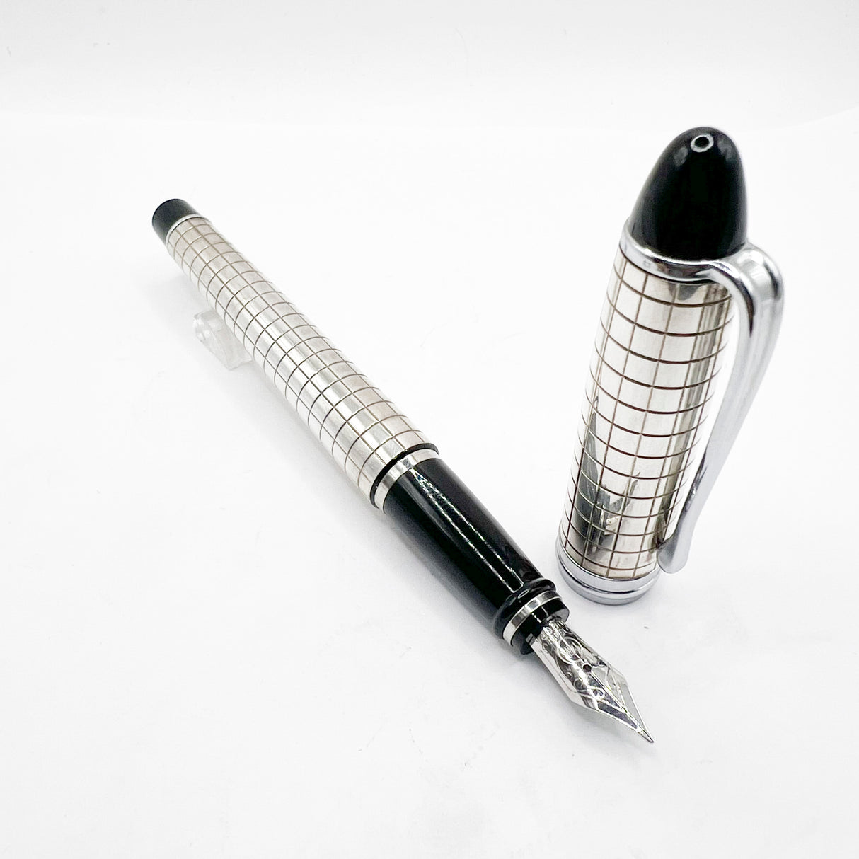 Aurora Sterling Silver Quadra Fountain Pen - Fine 14kt Gold Nib