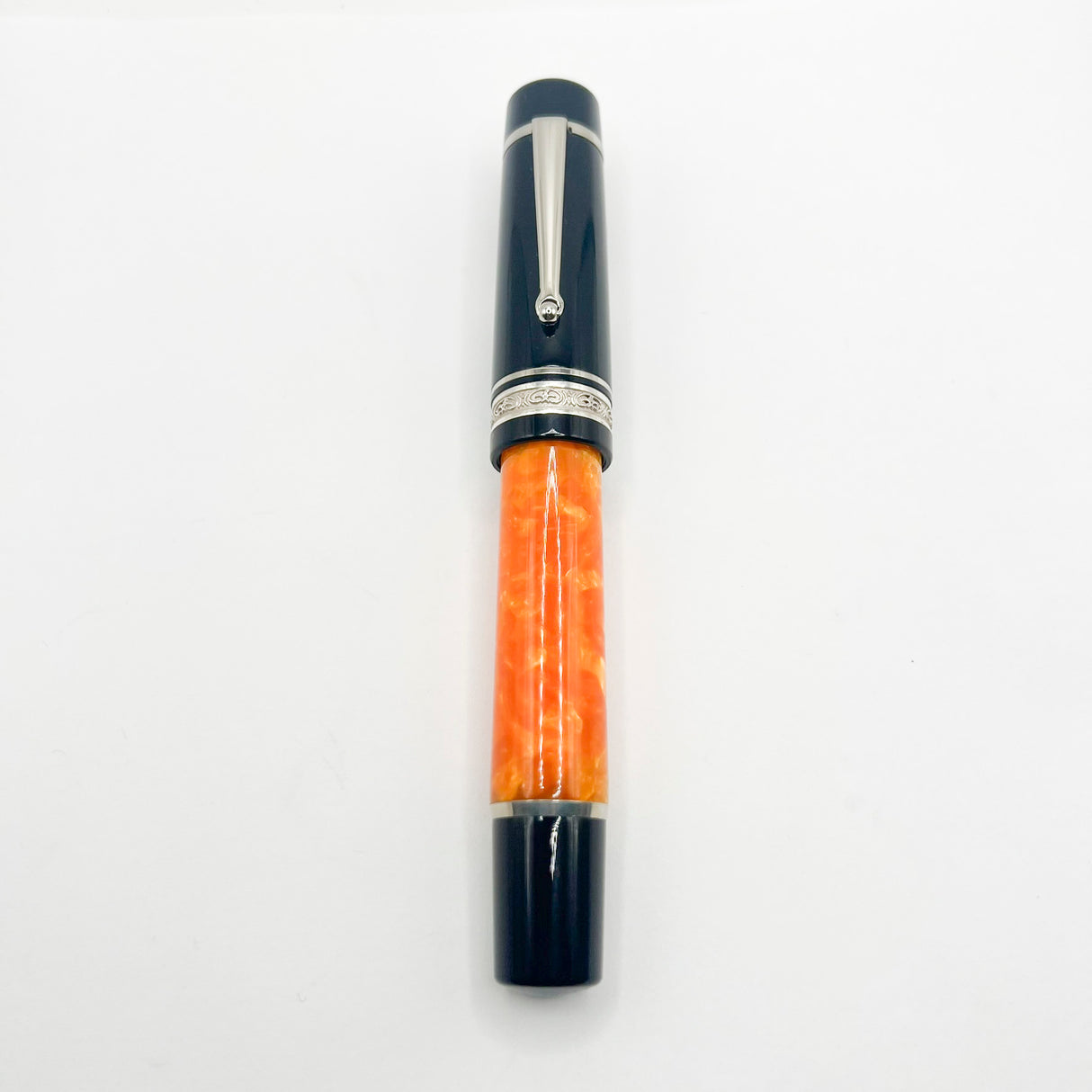 Delta DV Oversize Fountain Pen with Sterling Silver Cap Band - Oversized Medium 14kt Gold Nib