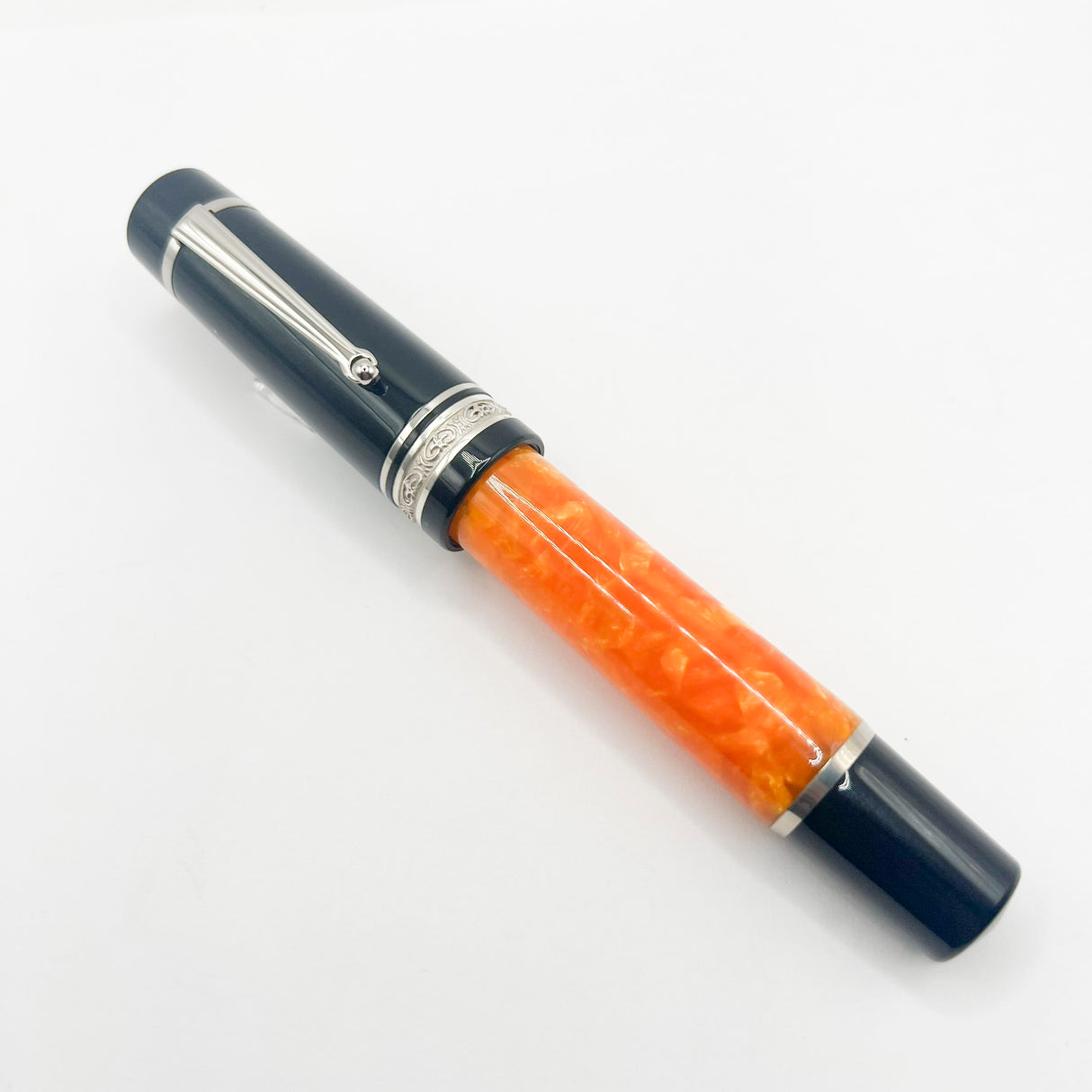 Delta DV Oversize Fountain Pen with Sterling Silver Cap Band - Oversized Medium 14kt Gold Nib