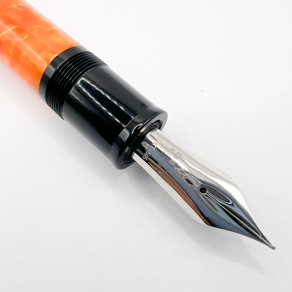 Delta DV Oversize Fountain Pen with Sterling Silver Cap Band - Oversized Medium 14kt Gold Nib