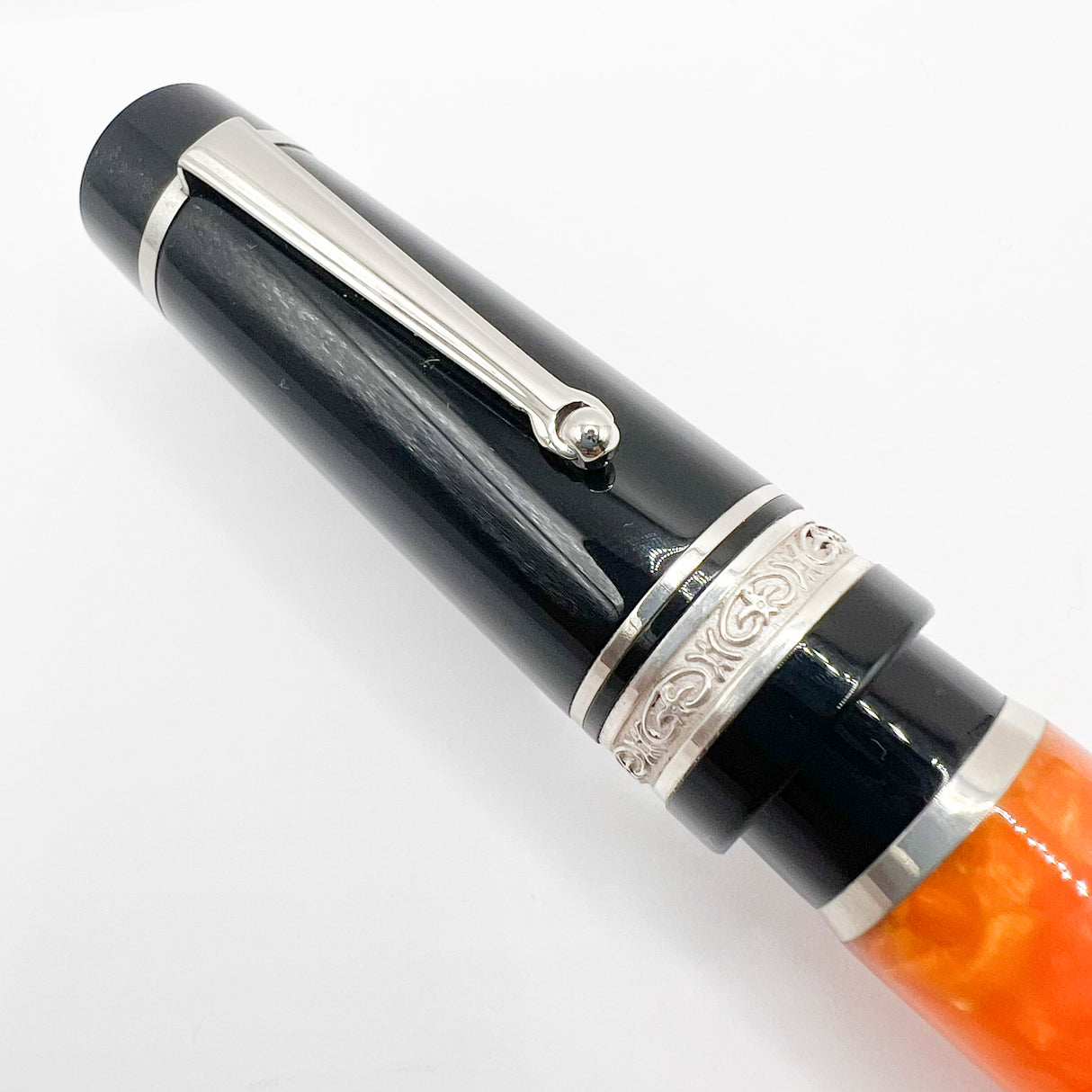 Delta DV Oversize Fountain Pen with Sterling Silver Cap Band - Oversized Medium 14kt Gold Nib