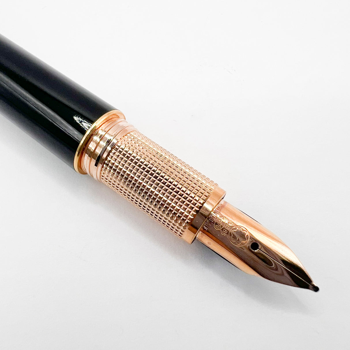 Montblanc Starwalker Black Resin with Rose Gold Plated Trim Fountain Pen - Medium 14kt Gold Nib