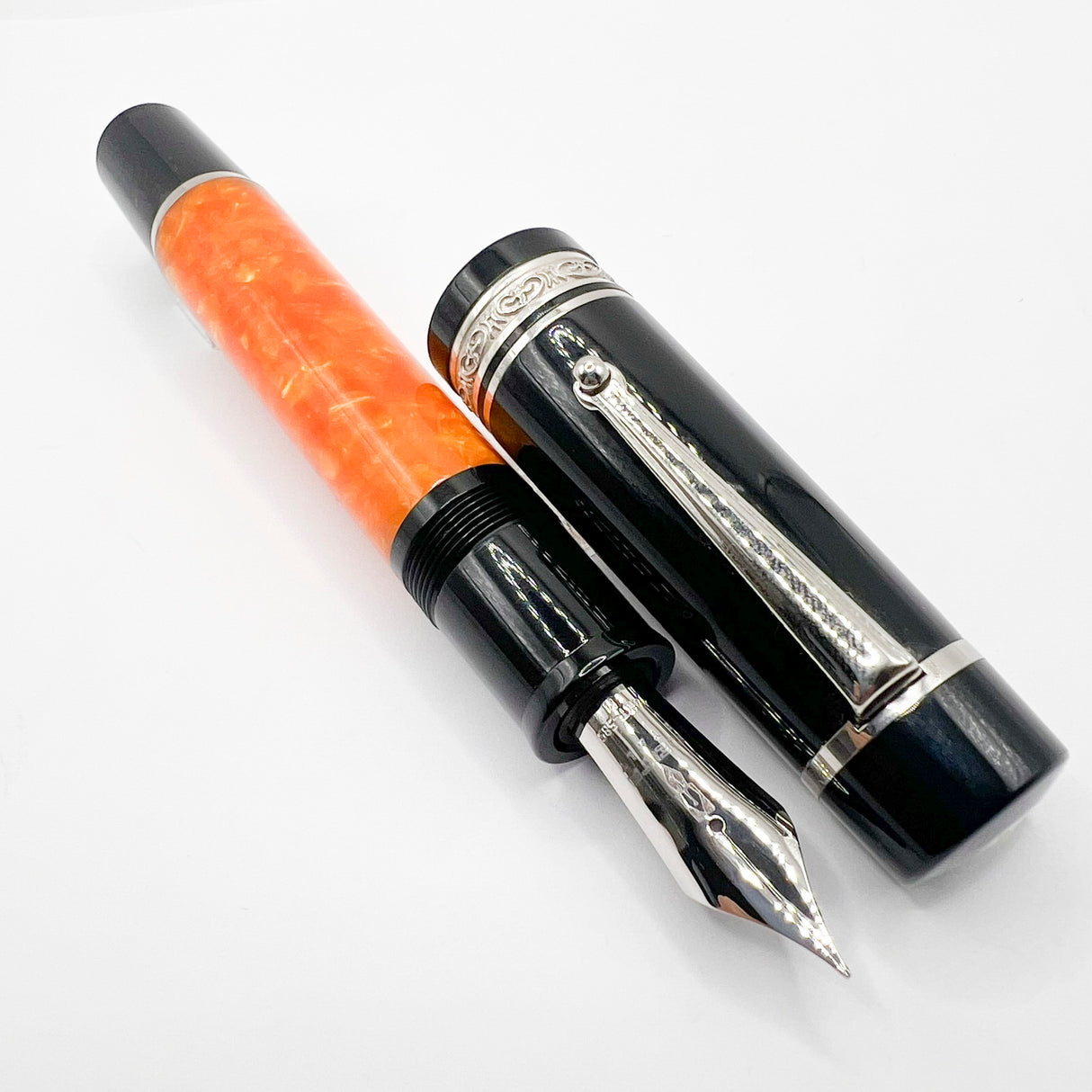 Delta DV Oversize Fountain Pen with Sterling Silver Cap Band - Oversized Medium 14kt Gold Nib