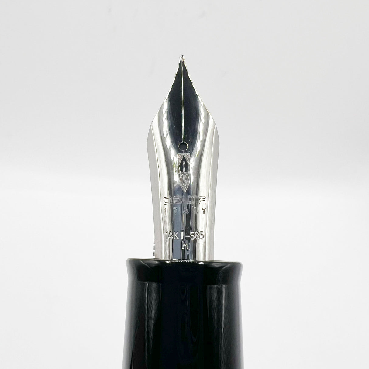 Delta DV Oversize Fountain Pen with Sterling Silver Cap Band - Oversized Medium 14kt Gold Nib