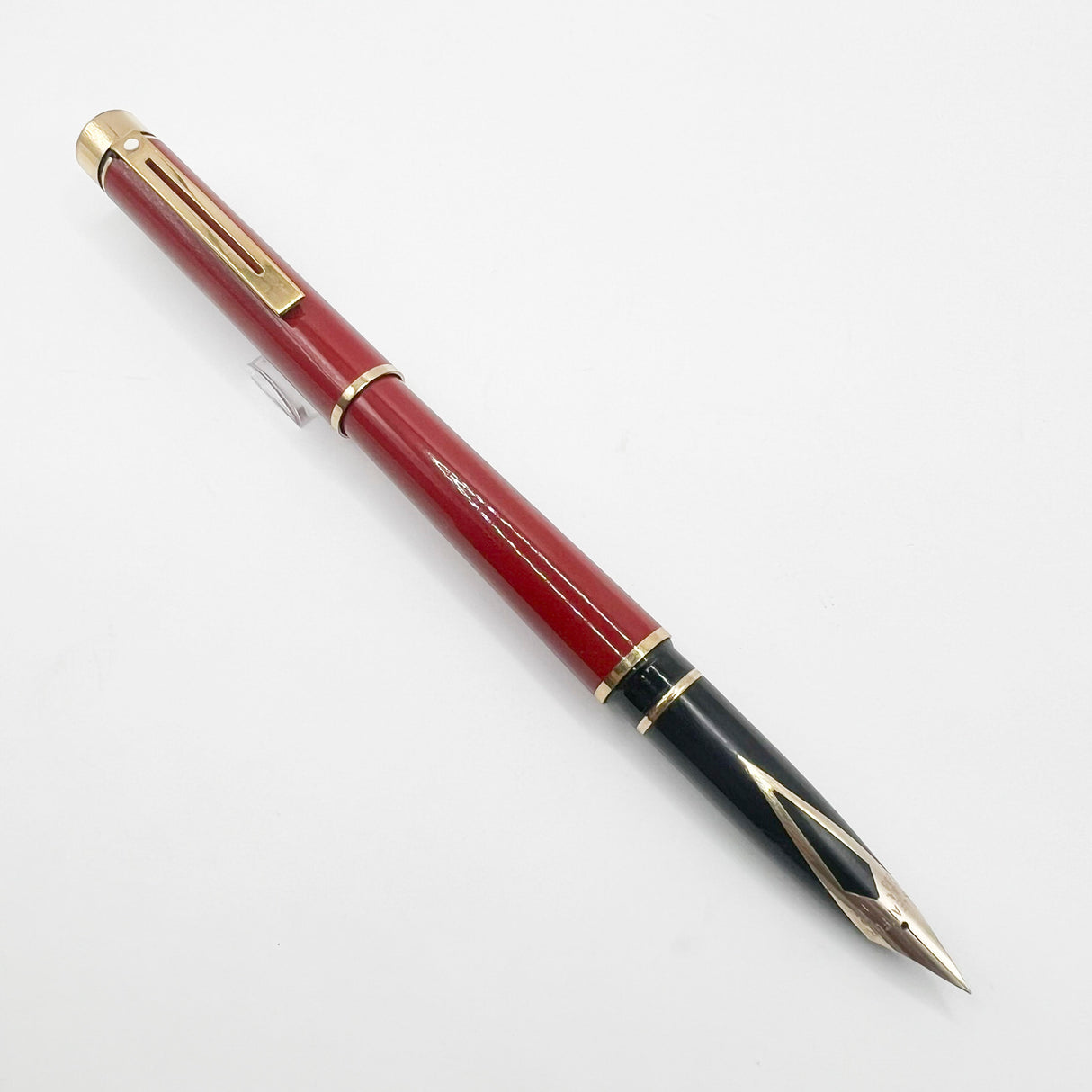 Sheaffer Full Size Targa Red Lacque Fountain Pen - Medium 14kt Gold Nib